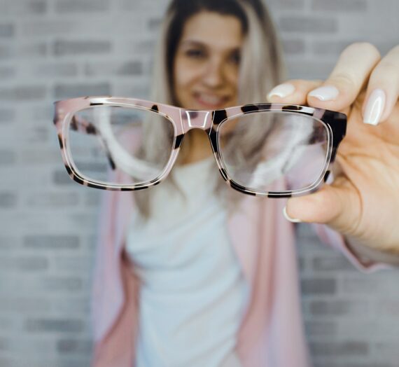 Na co zwracać uwagę podczas kupowania tanich okularów korekcyjnych?